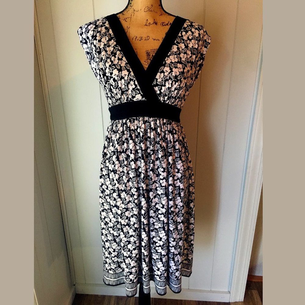 Black & White pattern comfy dress NWT
